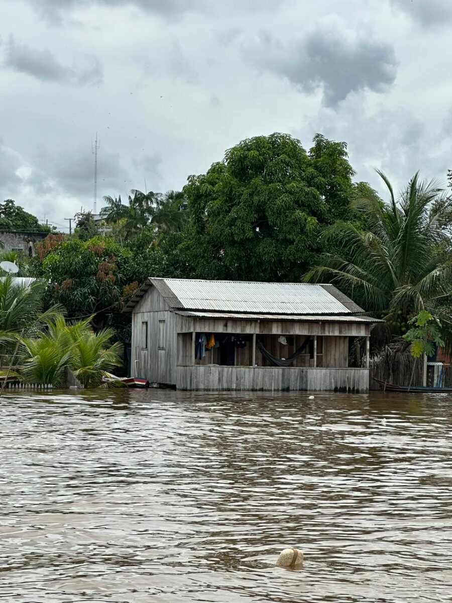 O nível do Rio Juruá voltou a subir neste sábado (2), reacendendo o alerta em Cruzeiro do Sul após uma leve vazante registrada na sexta-feira (1º).