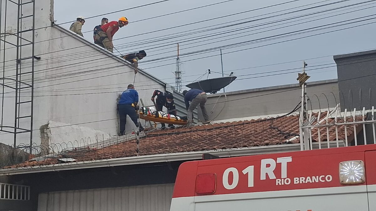 Trabalhador sofre choque elétrico em cobertura de prédio em Rio Branco
