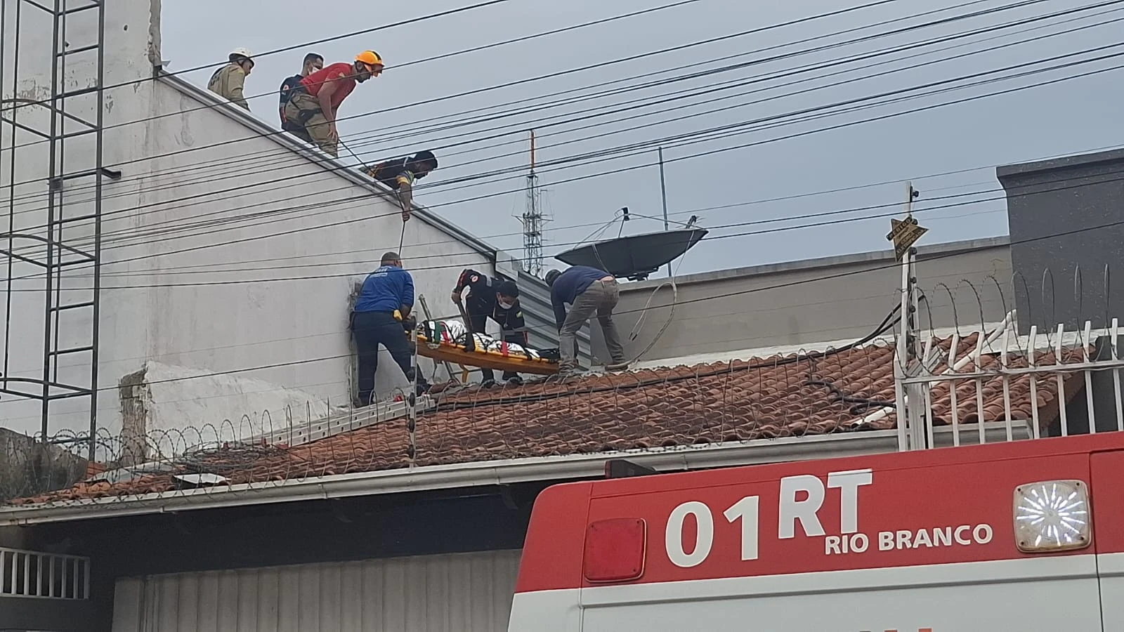 Trabalhador sofre choque elétrico em cobertura de prédio em Rio Branco