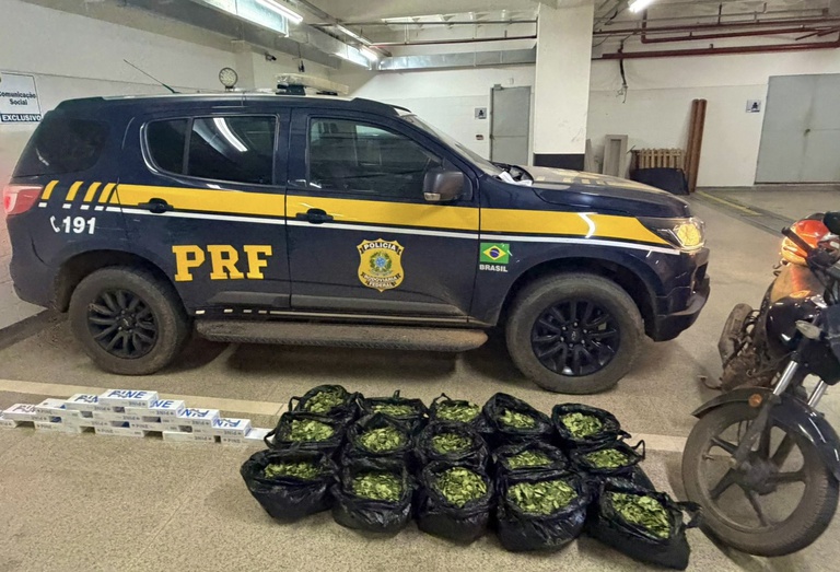 PRF intercepta moto com pacotes de folhas de coca na BR-317