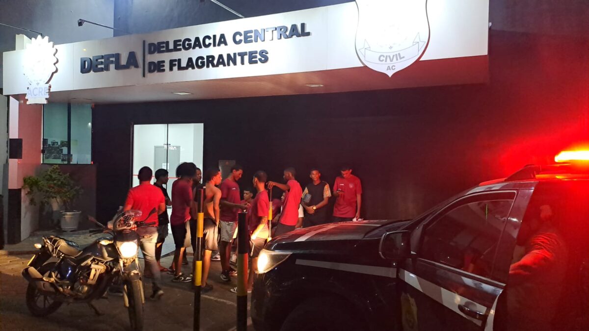 Treinador do São Francisco, Erick Rodrigues, acusa o comandante do Santa Cruz, Ernesto Balu, de ofensas verbais no encerramento de partida em Rio Branco