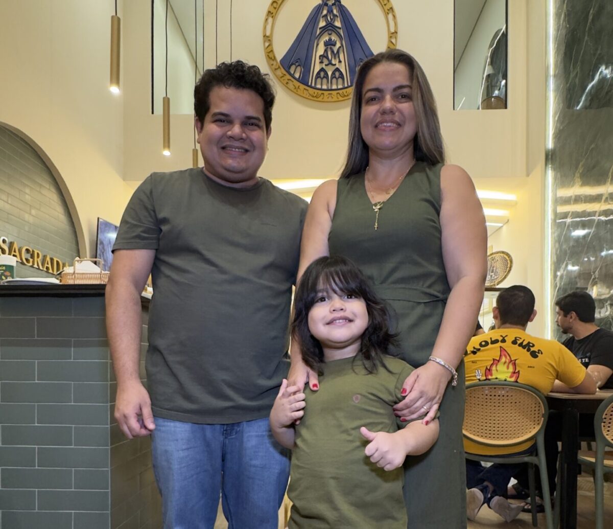 Mãe acreana transforma promessa pela cura do filho em cafeteria religiosa