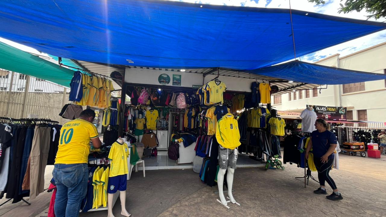 Busca por camisas da Seleção movimenta o Calçadão de Rio Branco