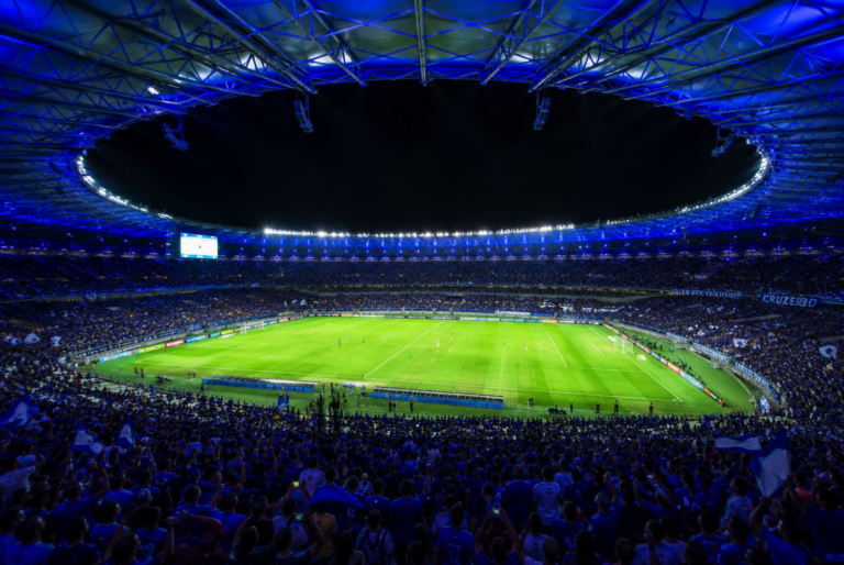 Estádio Mineirão pronto para o jogo entre Cruzeiro e Goiás pela Copa do Brasil às 21:30.