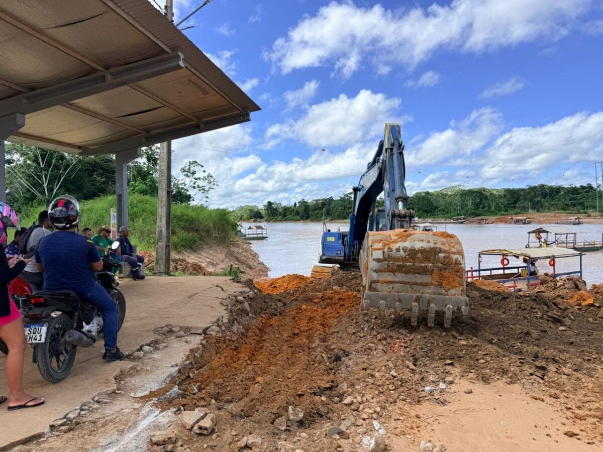 Forte vazante do Rio Juruá já começa a provocar impactos na infraestrutura de transporte do interior acreano.