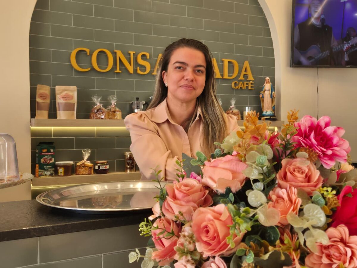 Mãe acreana transforma promessa pela cura do filho em cafeteria religiosa