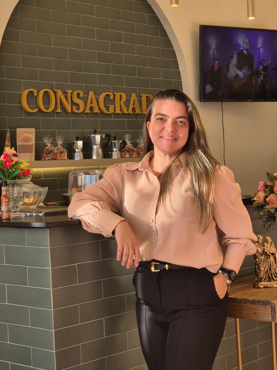 Mãe acreana transforma promessa pela cura do filho em cafeteria religiosa