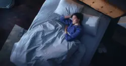 Dormir pouco — ou demais — pode acelerar envelhecimento do corpo; entenda