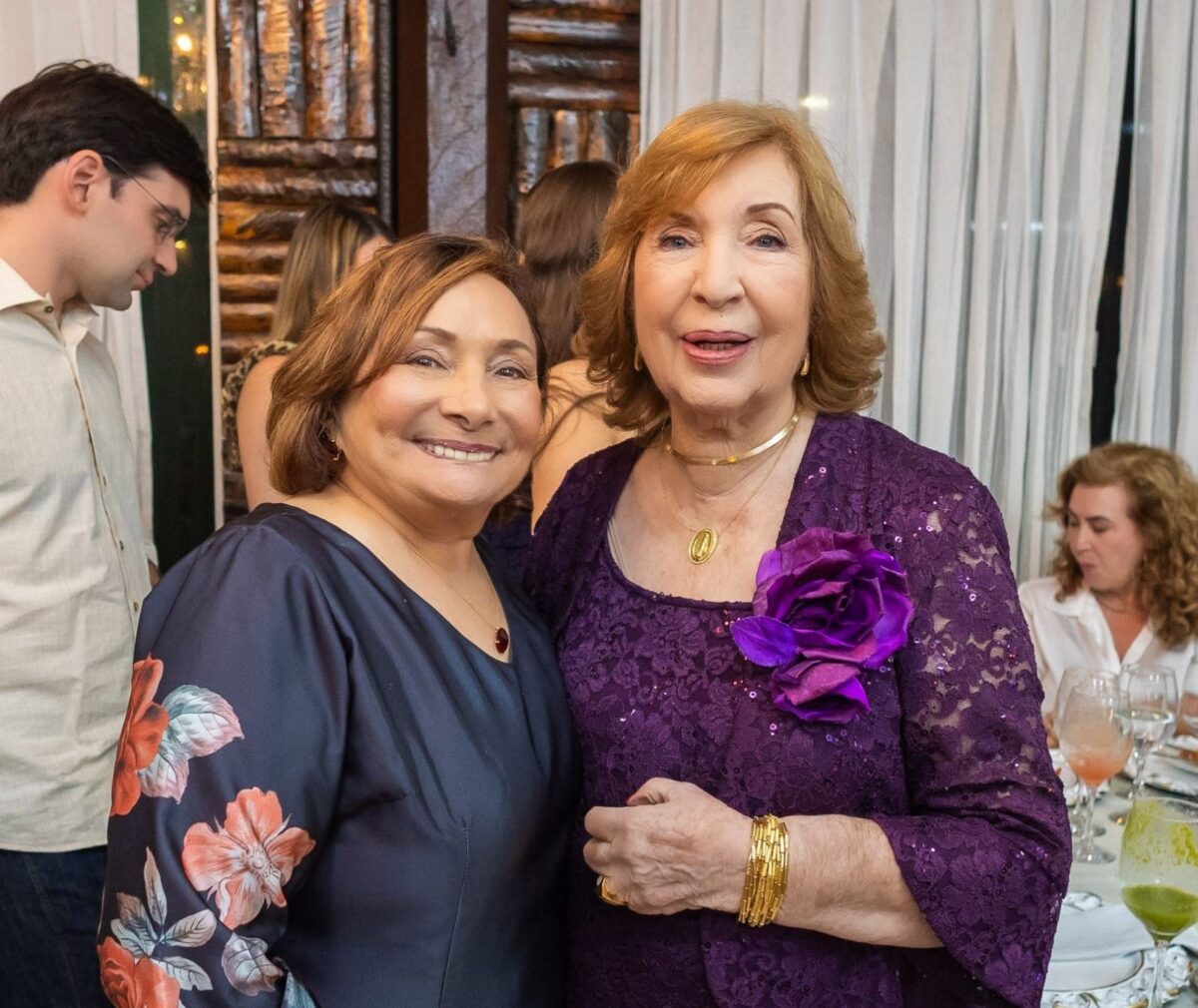 Jackie Pinheiro traz os registros da festa de 85 anos de Flávia Lavocat