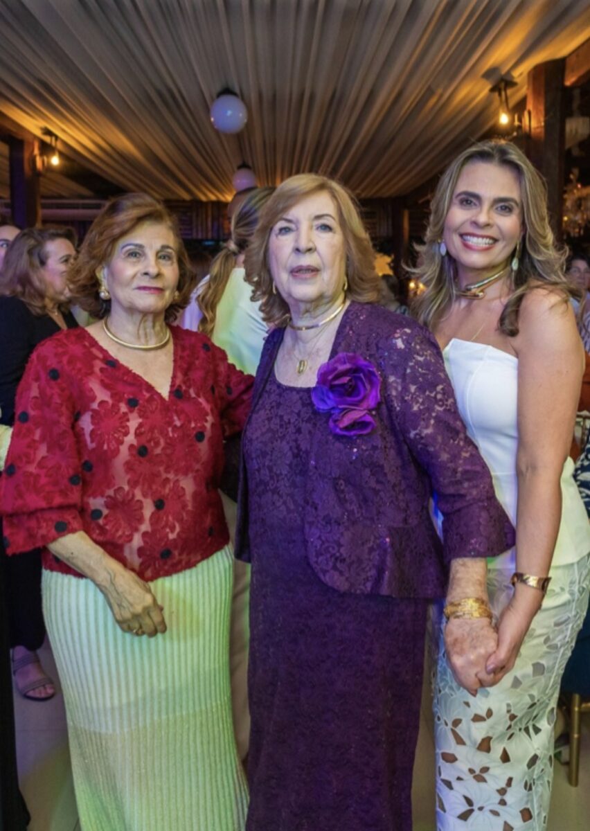 Márcia Abreu traz os detalhes do chá que celebrou os 85 anos de Flávia Lavocat