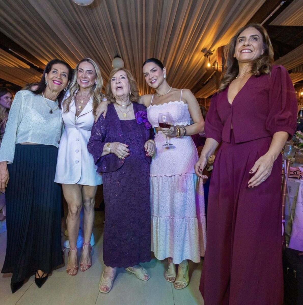 Márcia Abreu traz os detalhes do chá que celebrou os 85 anos de Flávia Lavocat
