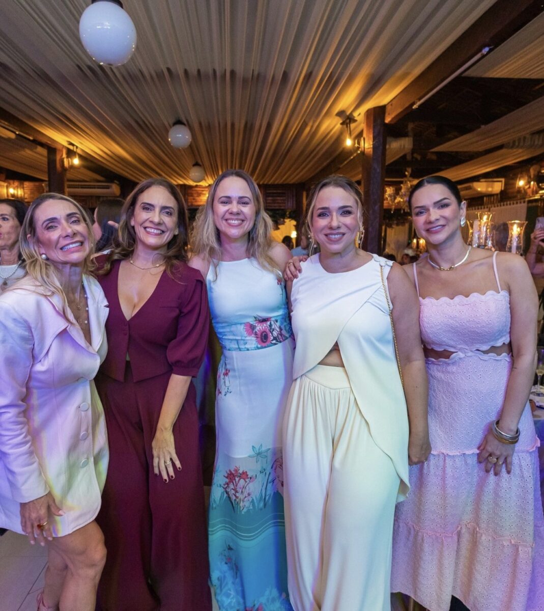 Márcia Abreu traz os detalhes do chá que celebrou os 85 anos de Flávia Lavocat