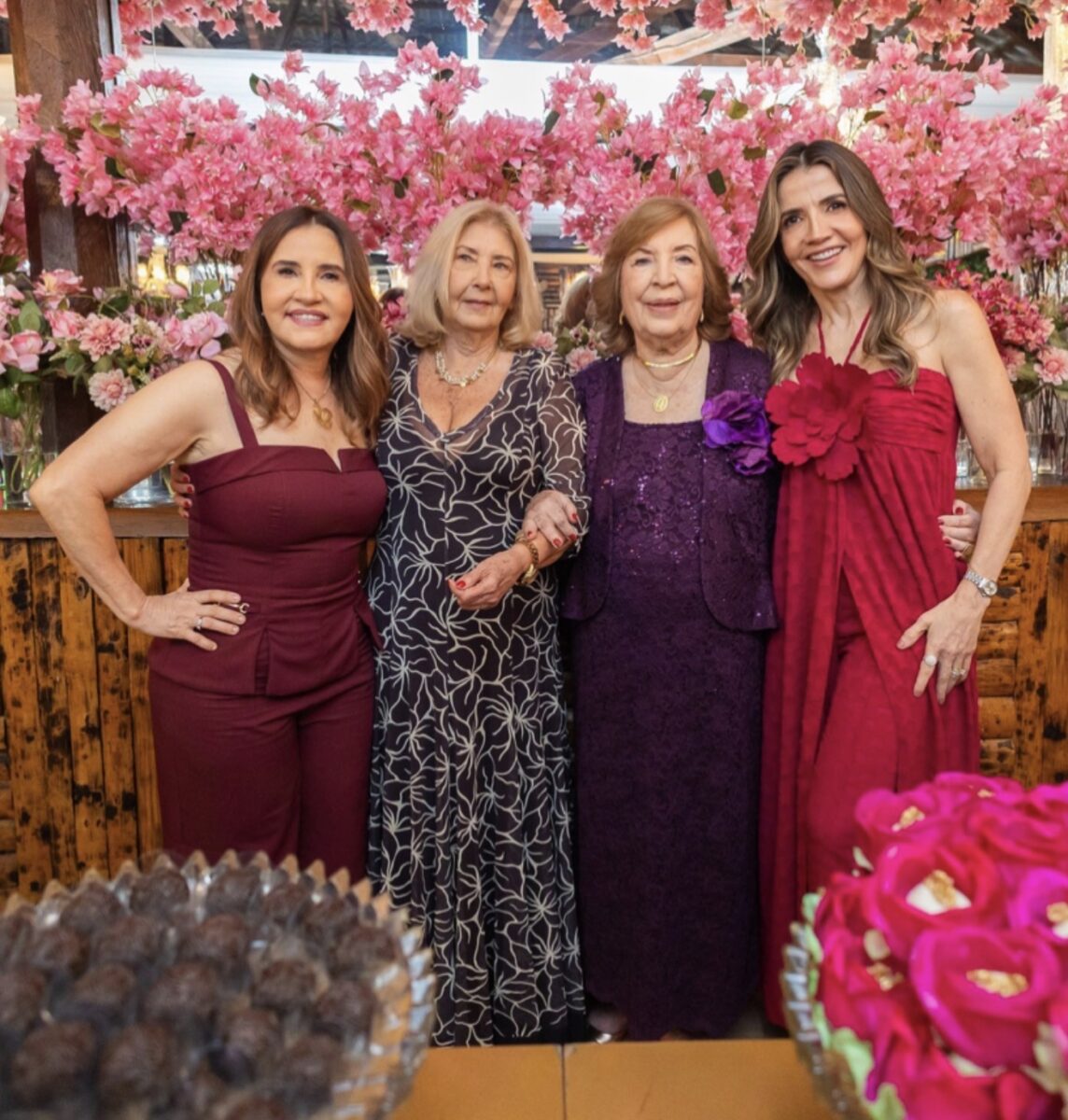 Márcia Abreu traz os detalhes do chá que celebrou os 85 anos de Flávia Lavocat