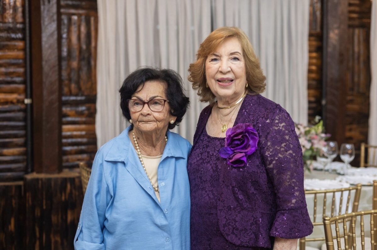 Márcia Abreu traz os detalhes do chá que celebrou os 85 anos de Flávia Lavocat