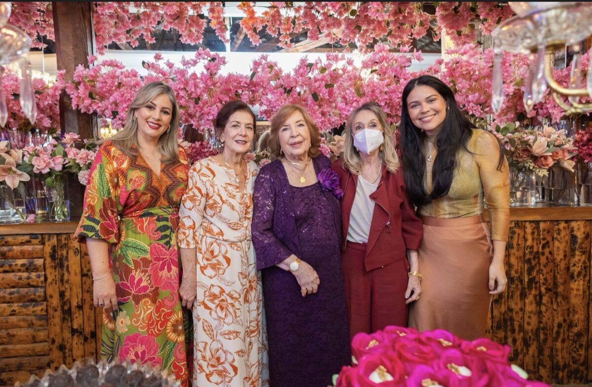 Márcia Abreu traz os detalhes do chá que celebrou os 85 anos de Flávia Lavocat