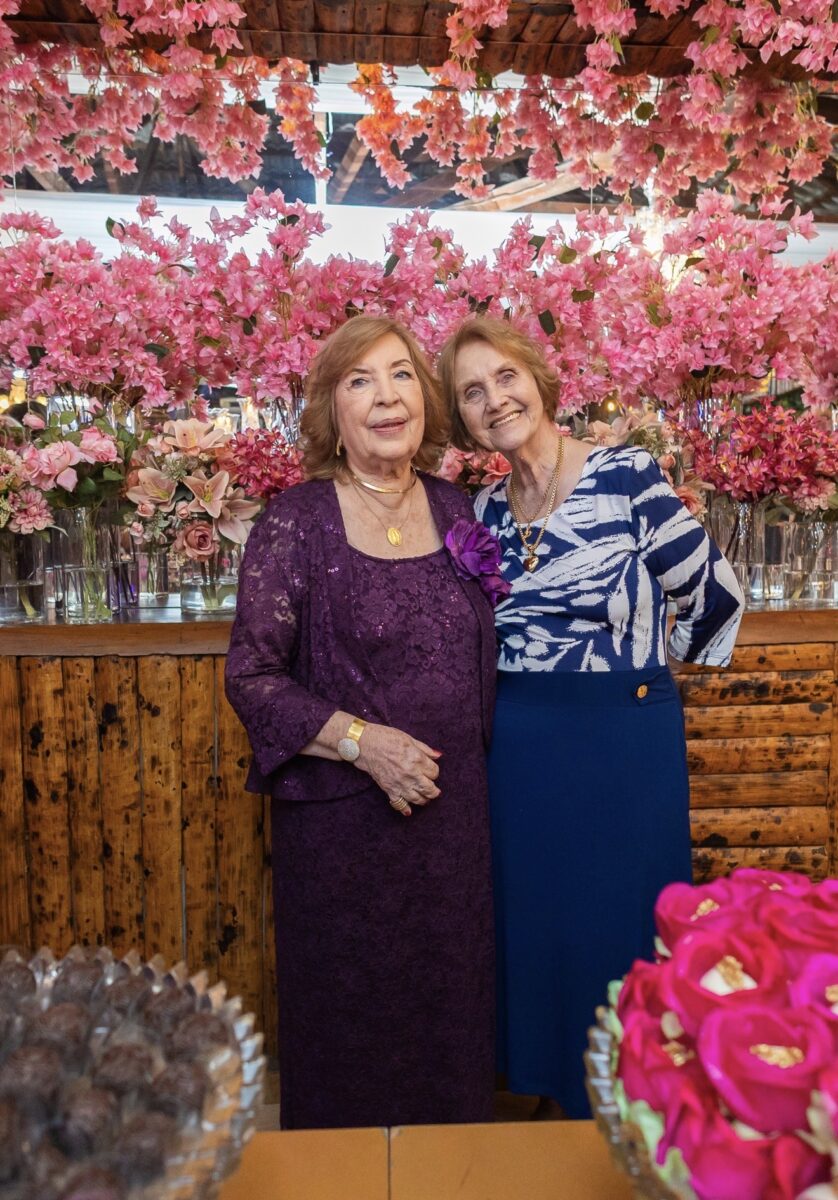 Márcia Abreu traz os detalhes do chá que celebrou os 85 anos de Flávia Lavocat