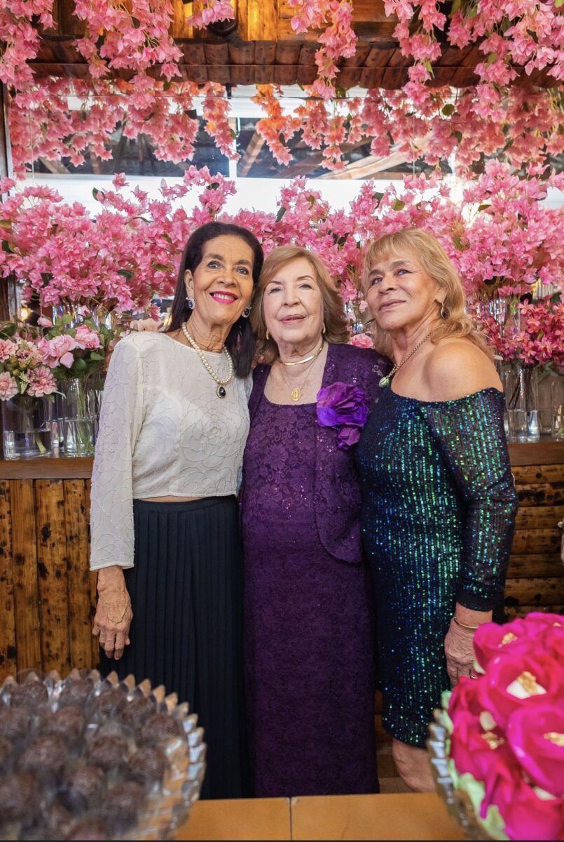 Márcia Abreu traz os detalhes do chá que celebrou os 85 anos de Flávia Lavocat