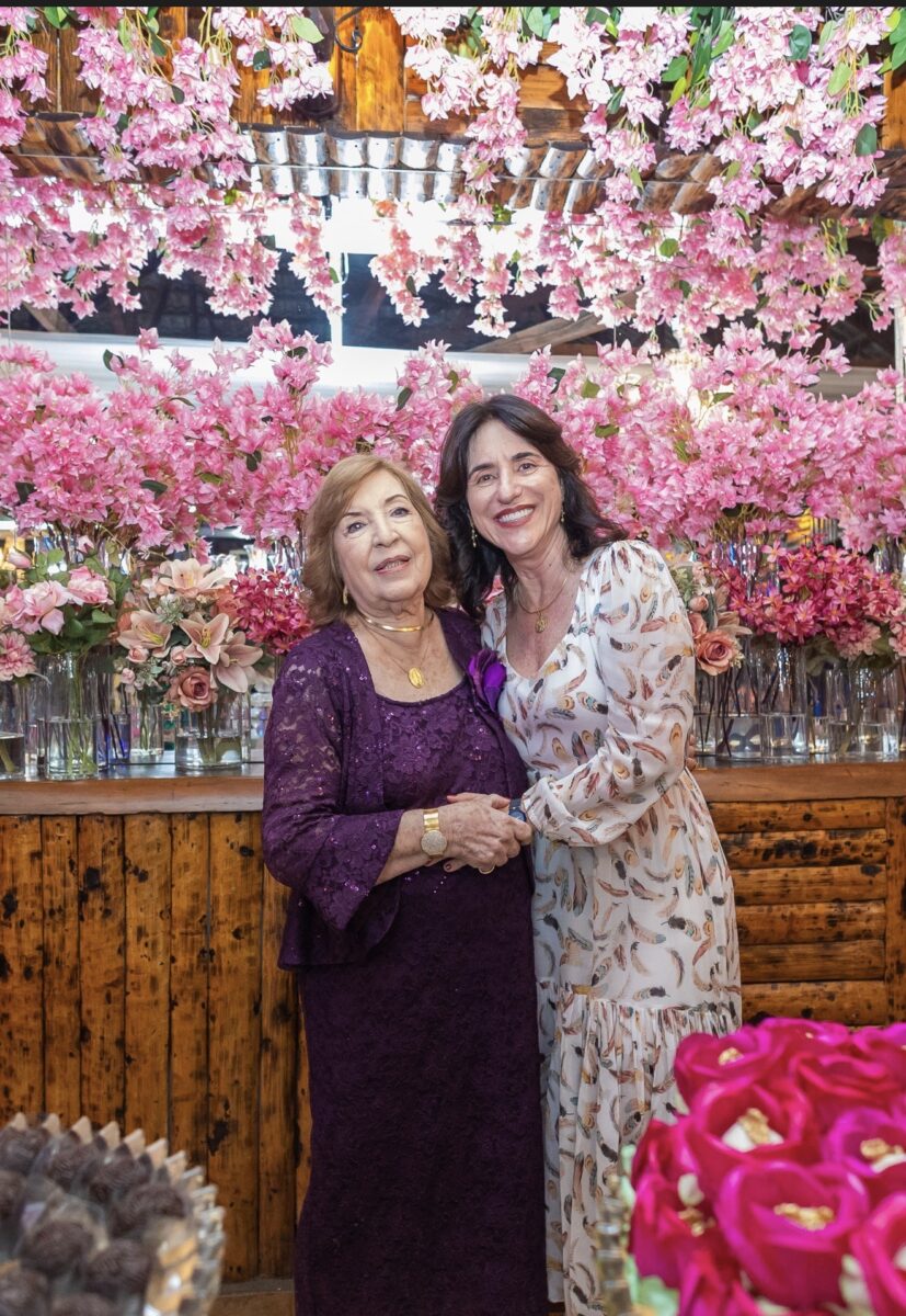 Márcia Abreu traz os detalhes do chá que celebrou os 85 anos de Flávia Lavocat