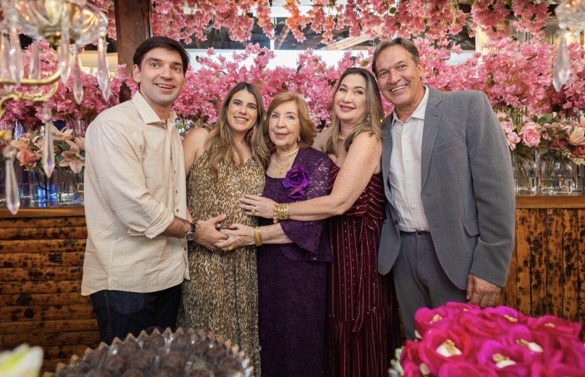 Márcia Abreu traz os detalhes do chá que celebrou os 85 anos de Flávia Lavocat
