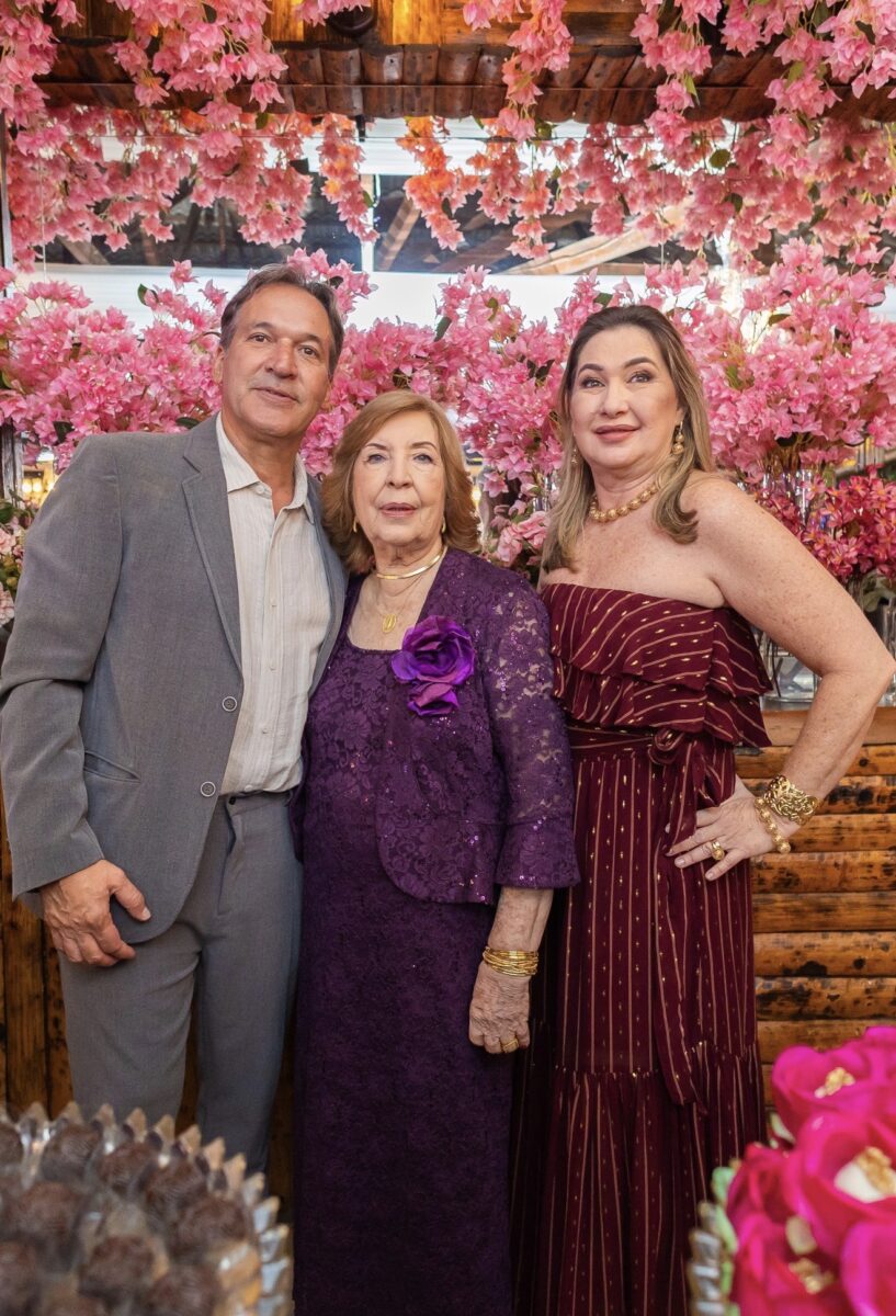 Márcia Abreu traz os detalhes do chá que celebrou os 85 anos de Flávia Lavocat