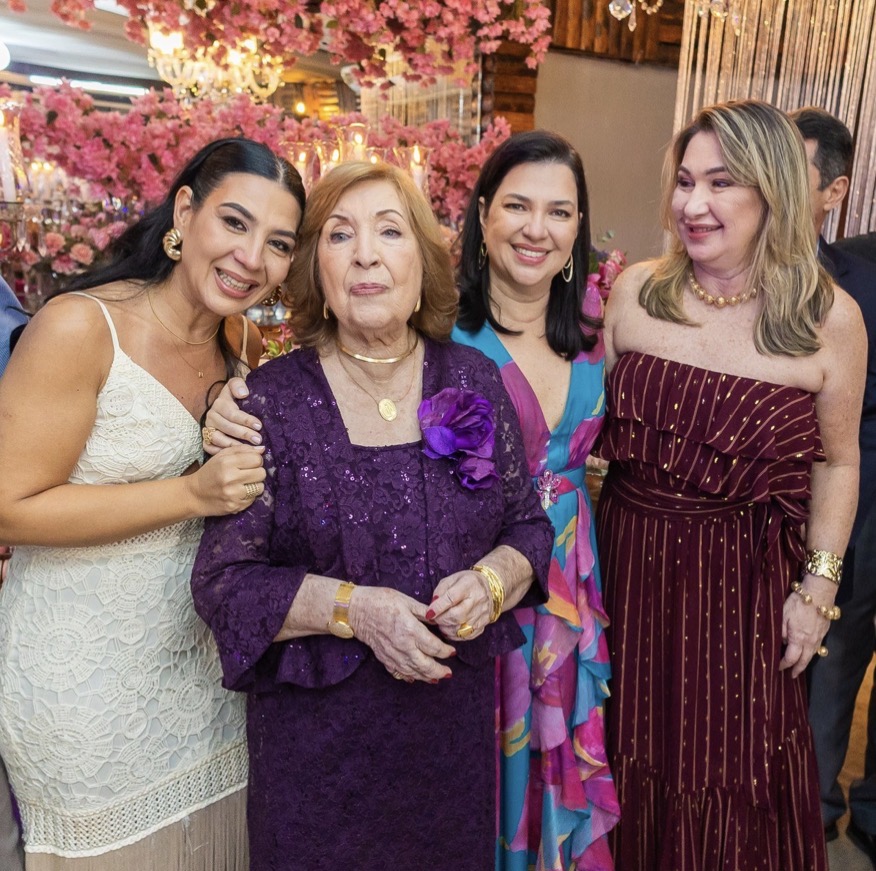 Márcia Abreu traz os detalhes do chá que celebrou os 85 anos de Flávia Lavocat