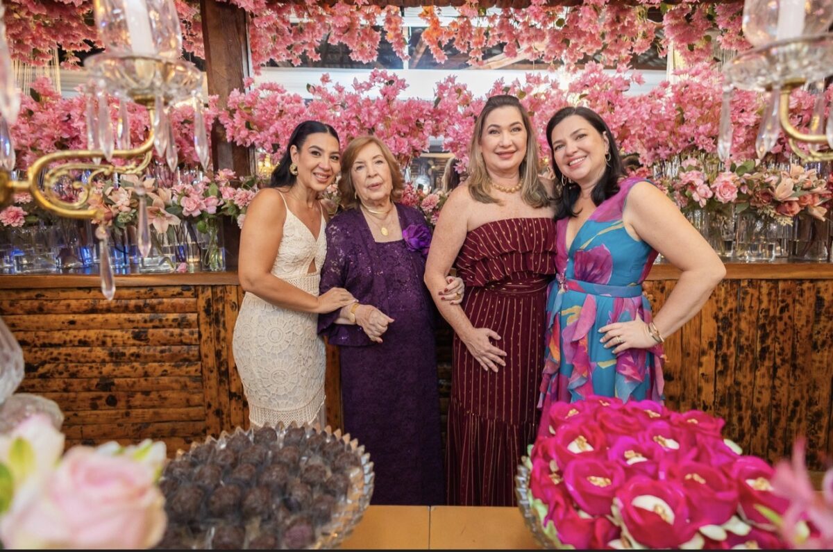 Márcia Abreu traz os detalhes do chá que celebrou os 85 anos de Flávia Lavocat