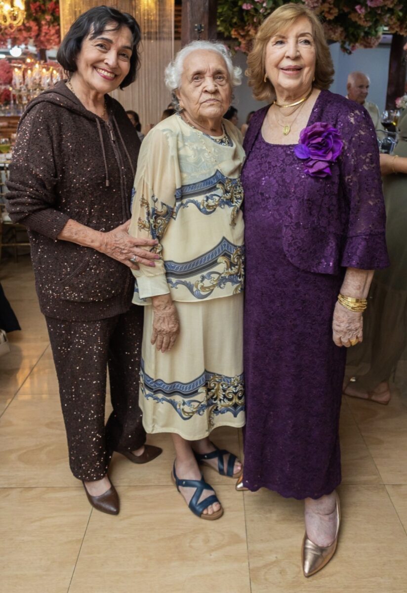 Márcia Abreu traz os detalhes do chá que celebrou os 85 anos de Flávia Lavocat