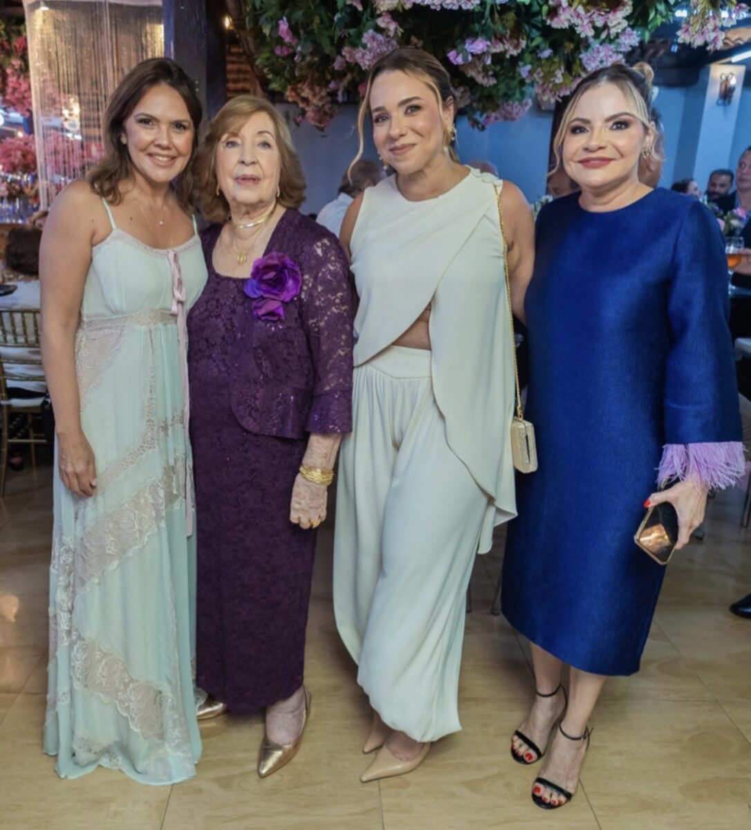 Márcia Abreu traz os detalhes do chá que celebrou os 85 anos de Flávia Lavocat