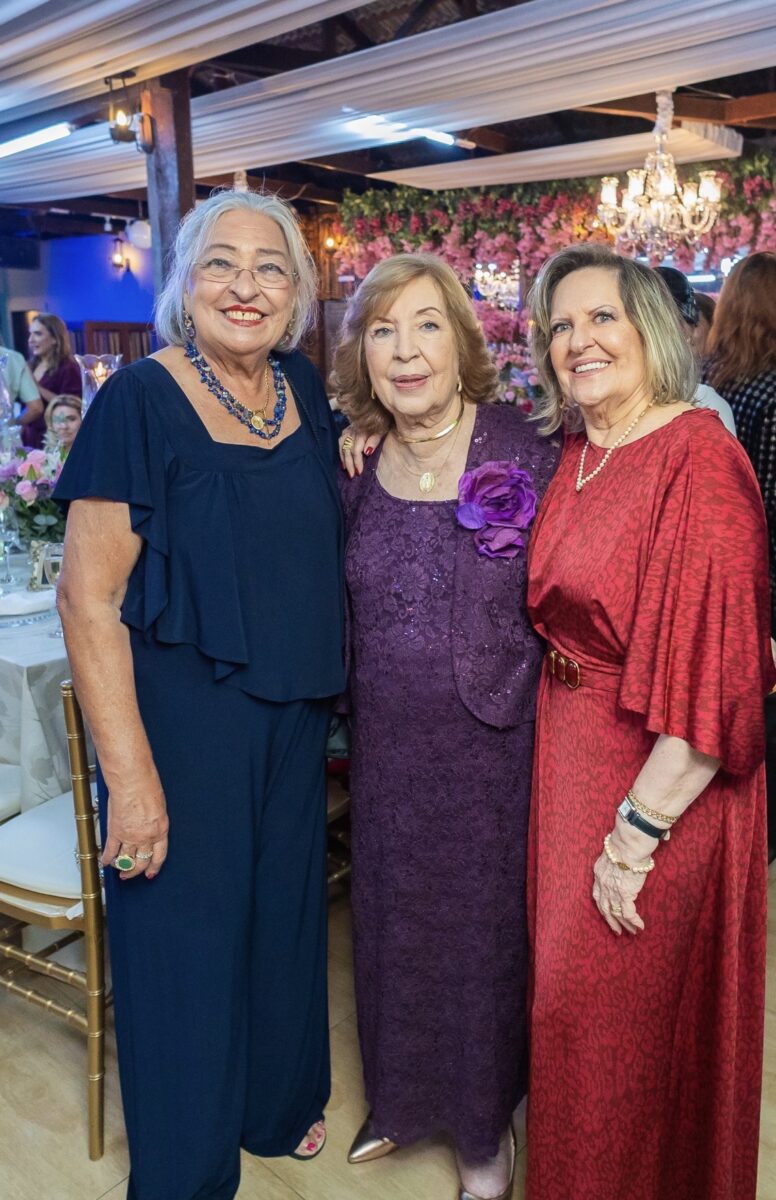 Márcia Abreu traz os detalhes do chá que celebrou os 85 anos de Flávia Lavocat