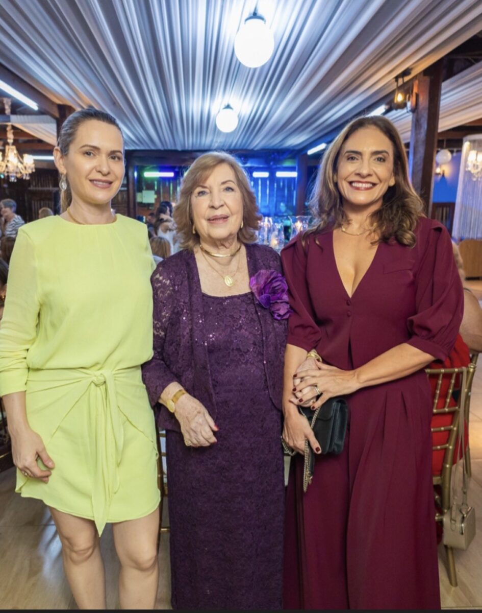 Márcia Abreu traz os detalhes do chá que celebrou os 85 anos de Flávia Lavocat