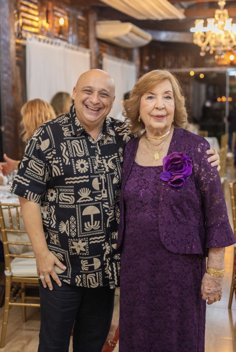 Márcia Abreu traz os detalhes do chá que celebrou os 85 anos de Flávia Lavocat