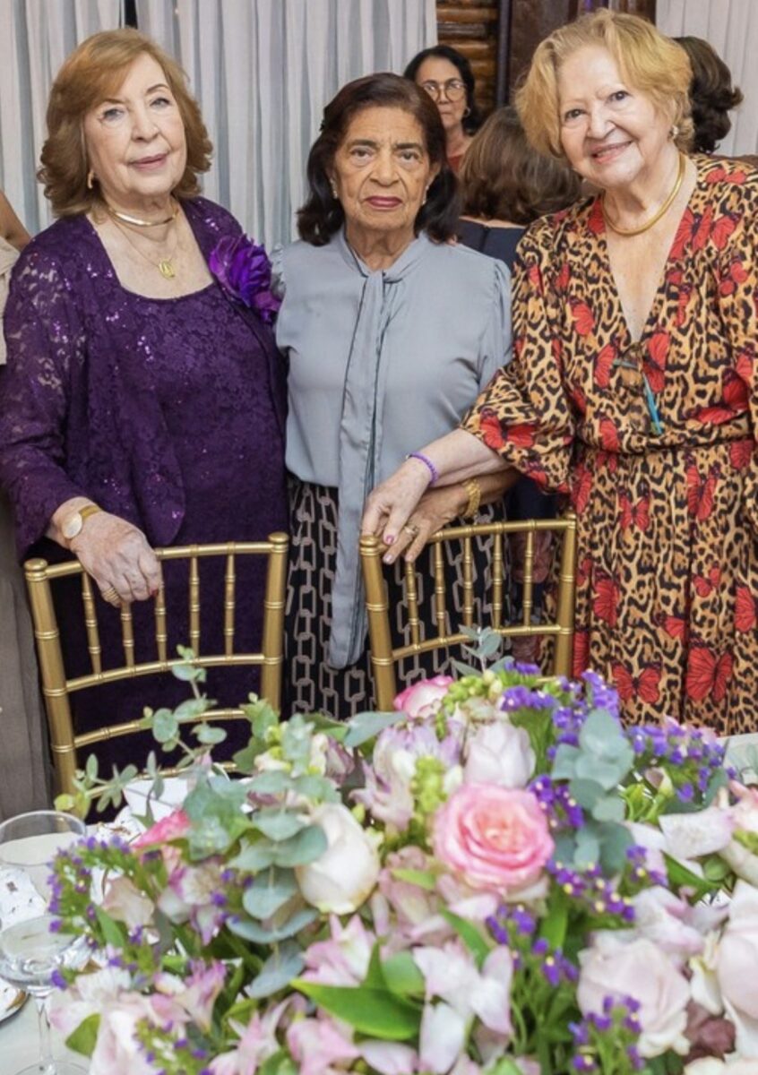 Márcia Abreu traz os detalhes do chá que celebrou os 85 anos de Flávia Lavocat