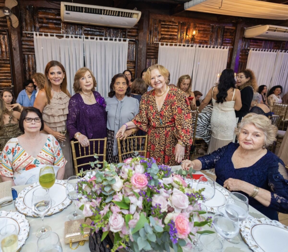 Márcia Abreu traz os detalhes do chá que celebrou os 85 anos de Flávia Lavocat