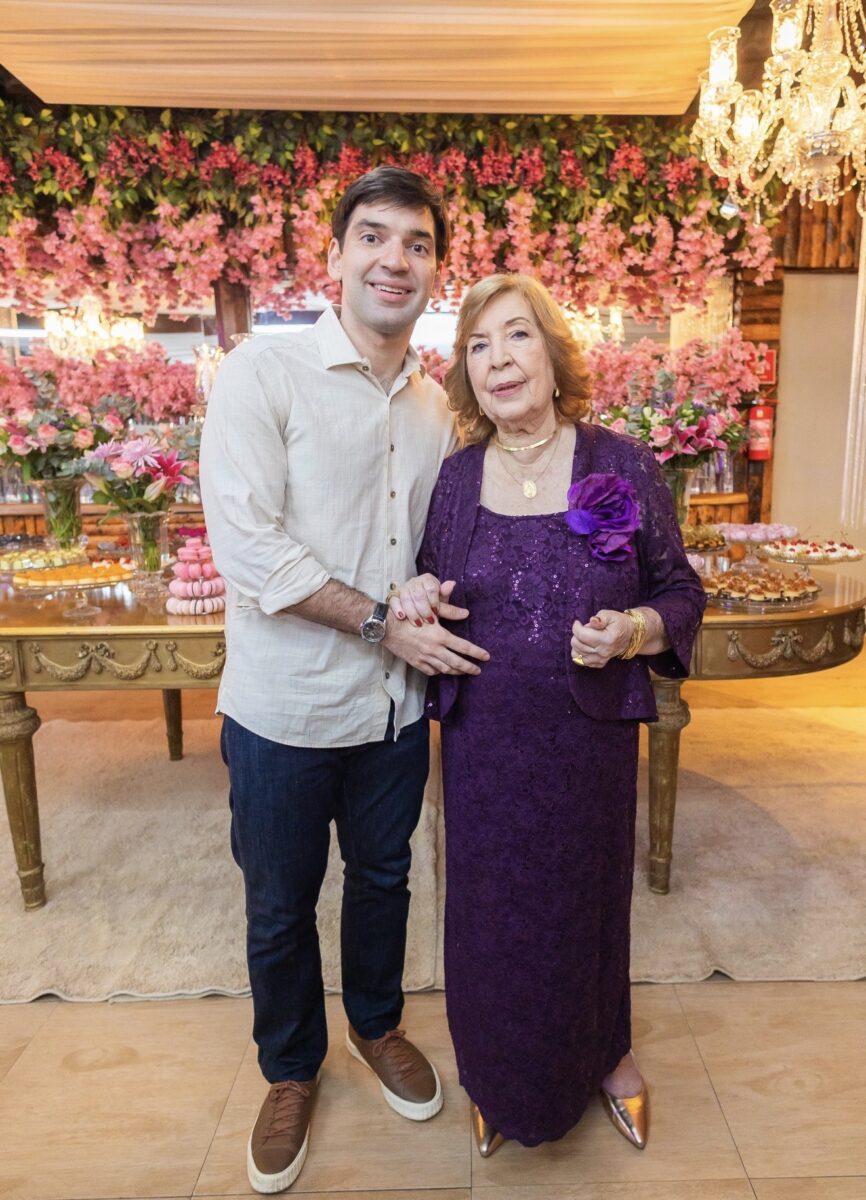 Márcia Abreu traz os detalhes do chá que celebrou os 85 anos de Flávia Lavocat