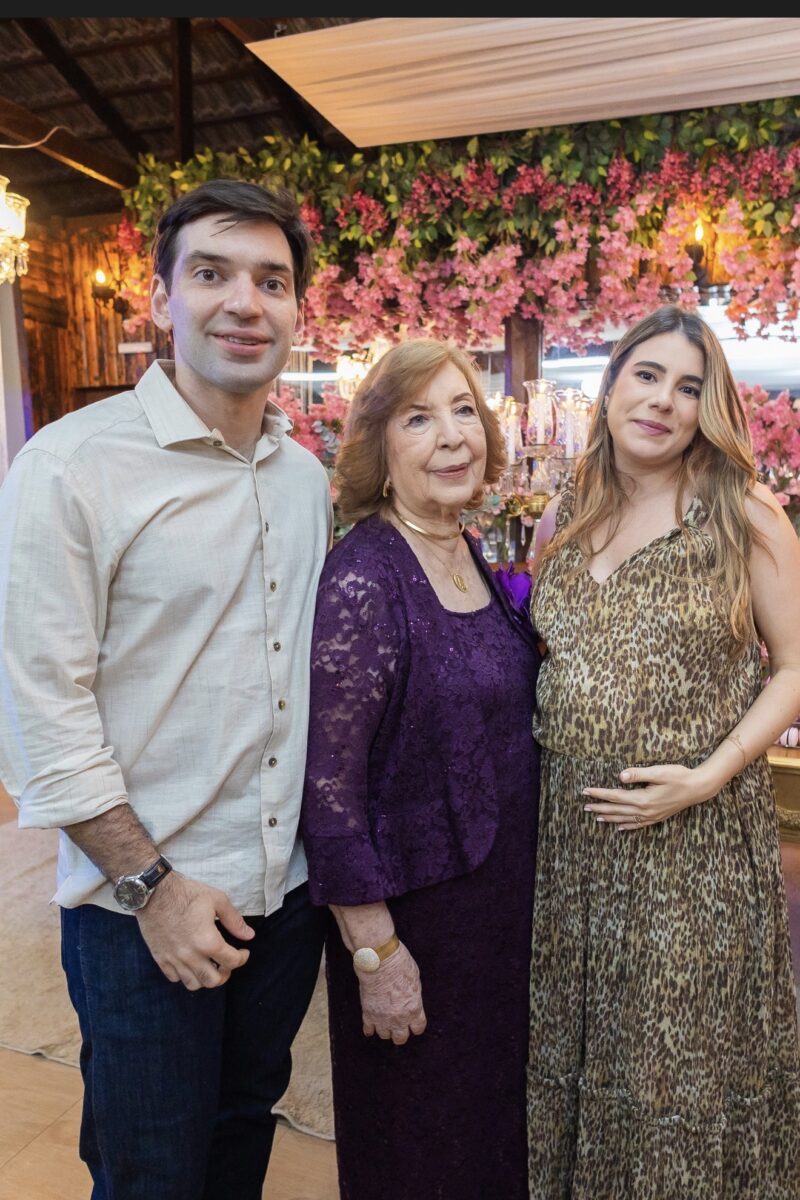 Márcia Abreu traz os detalhes do chá que celebrou os 85 anos de Flávia Lavocat