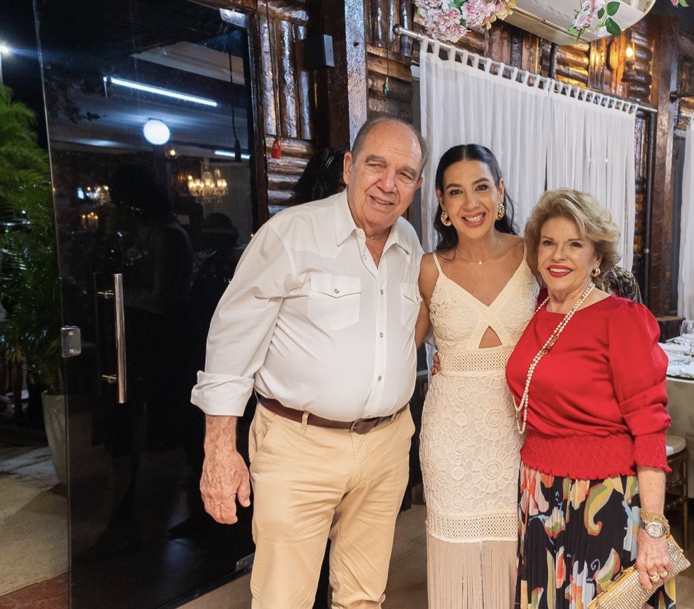 Márcia Abreu traz os detalhes do chá que celebrou os 85 anos de Flávia Lavocat