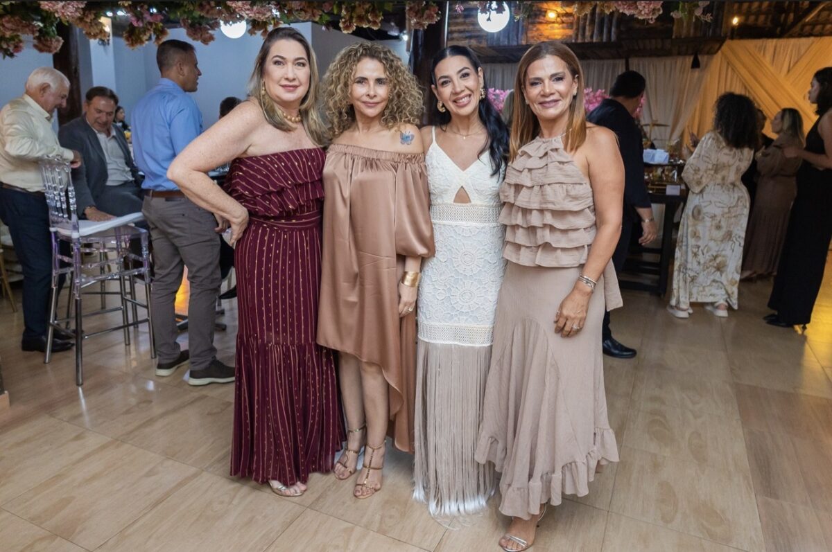 Márcia Abreu traz os detalhes do chá que celebrou os 85 anos de Flávia Lavocat