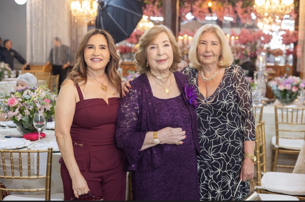 Márcia Abreu traz os detalhes do chá que celebrou os 85 anos de Flávia Lavocat