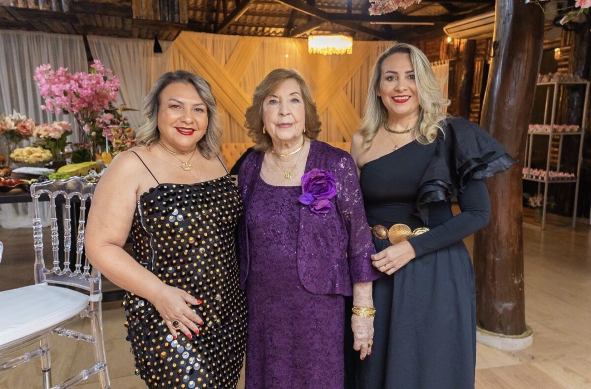 Márcia Abreu traz os detalhes do chá que celebrou os 85 anos de Flávia Lavocat