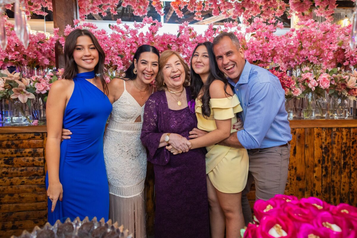 Jackie Pinheiro traz os registros da festa de 85 anos de Flávia Lavocat