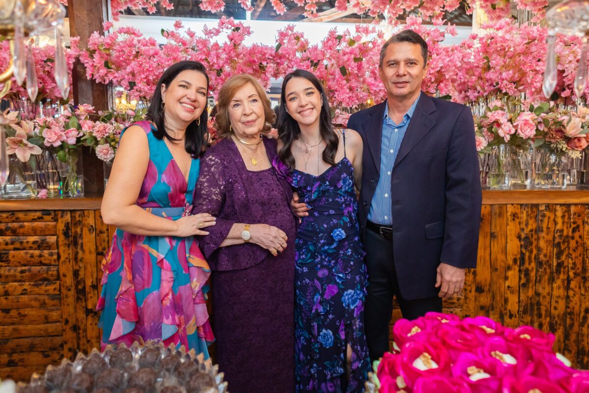 Jackie Pinheiro traz os registros da festa de 85 anos de Flávia Lavocat
