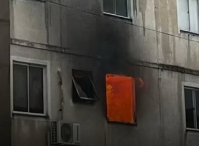 Mulher invade apartamento com faca e coloca fogo em imĂłvel com adolescentes dentro