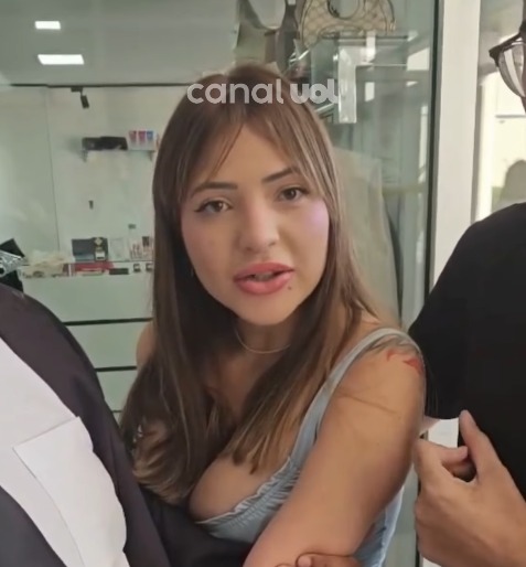 Cliente esfaqueia cabeleireiro após reclamar de franja “igual do Cebolinha”