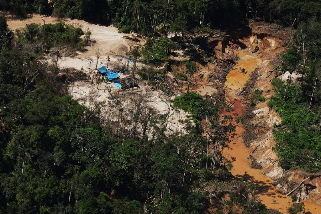 Comando Vermelho avança no garimpo ilegal na divisa entre Acre e Peru Comando Vermelho avança no garimpo ilegal na divisa entre Acre e Peru