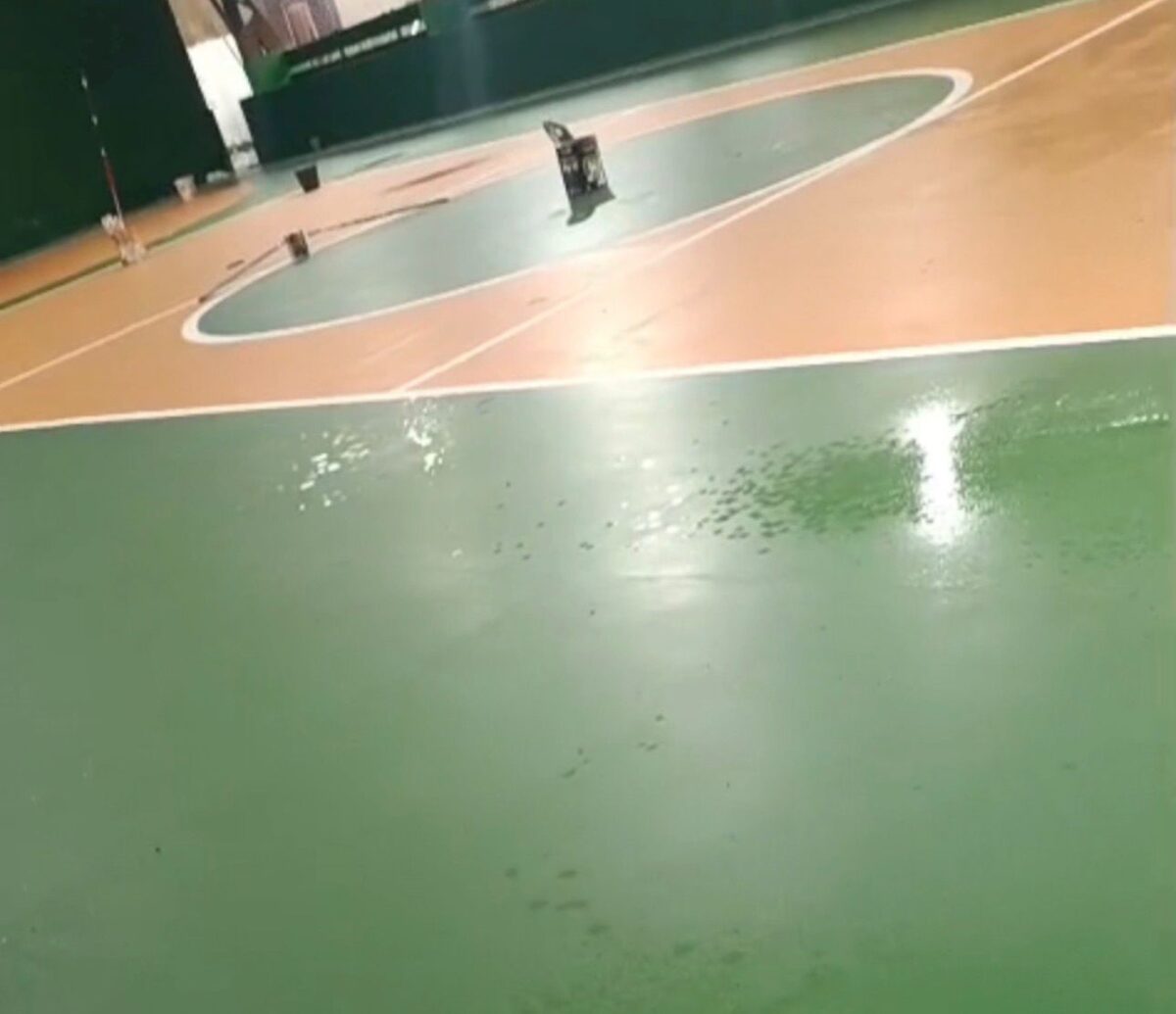 Mesmo após passar por uma recente reforma na cobertura, o ginásio Almiro Ferreira continua apresentando problemas estruturais.