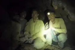 Cinco das sete pessoas presas em caverna no Laos são encontradas vivas