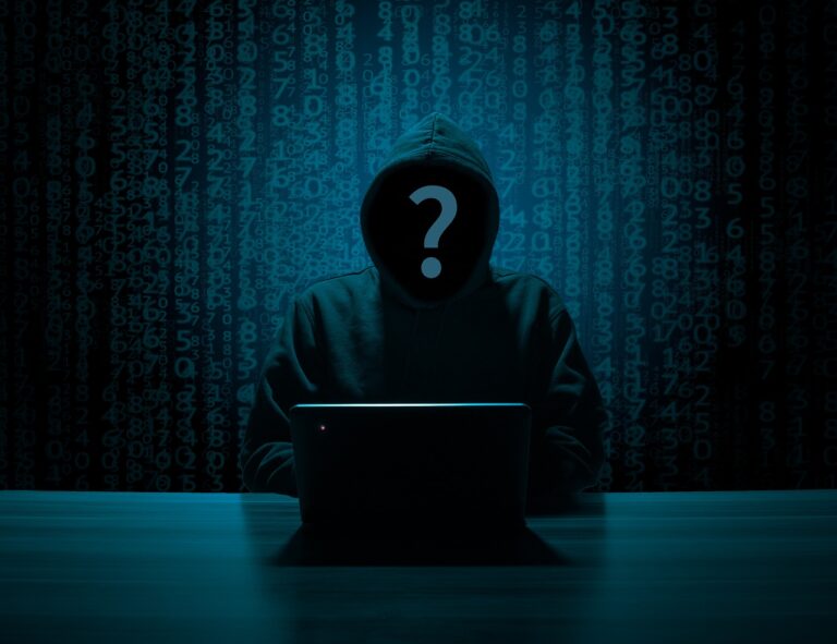 Dados de brasileiros são vendidos na 'dark web', aponta estudo