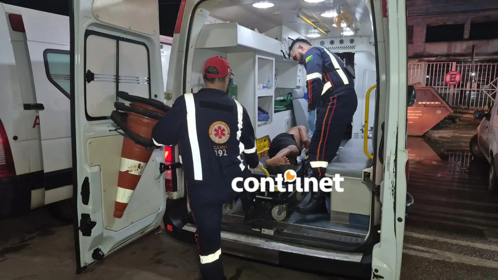 Homem é esfaqueado após desentendimento em bar da capital