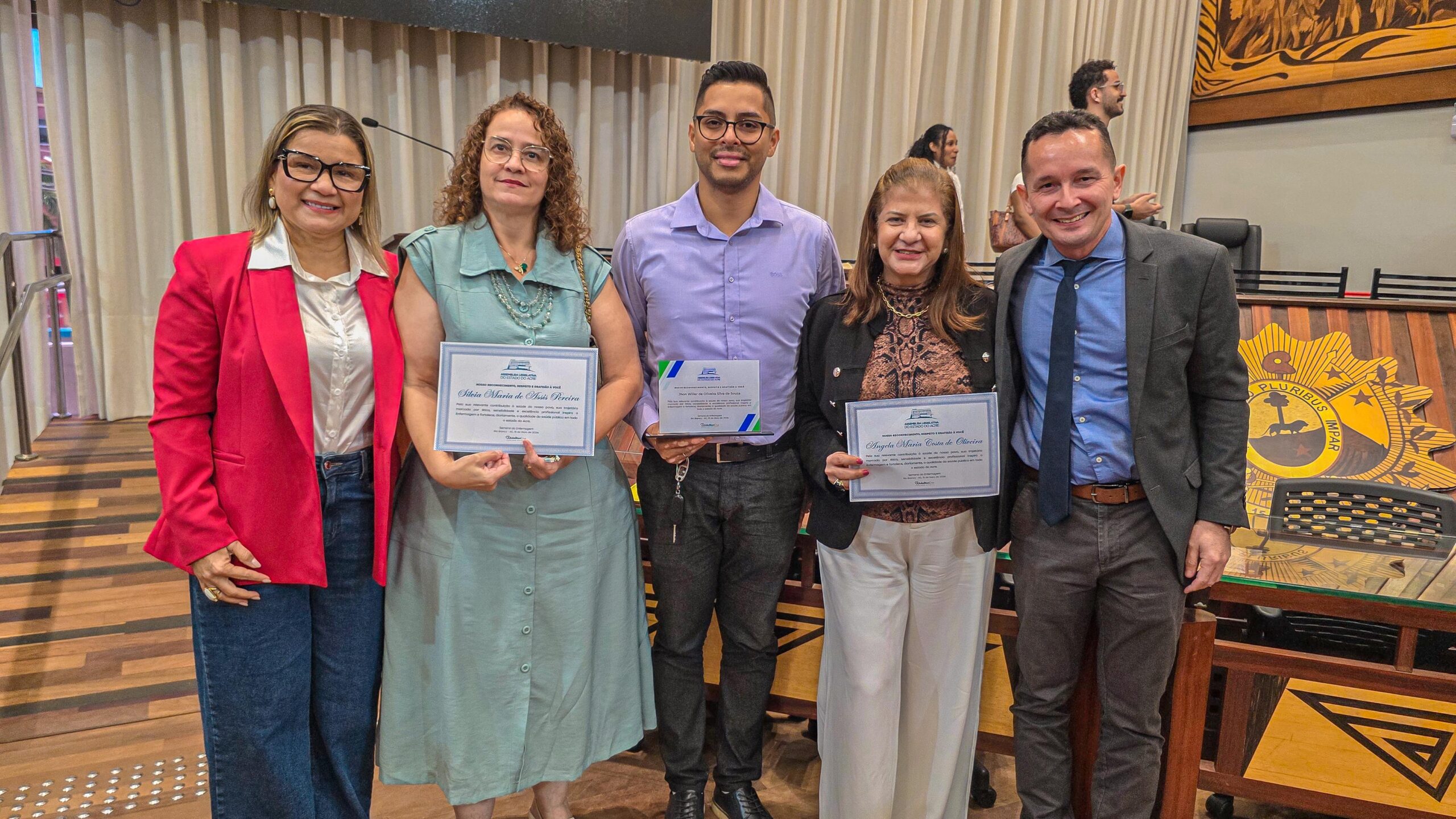 Profissionais da enfermagem ganham homenagem solene na Aleac