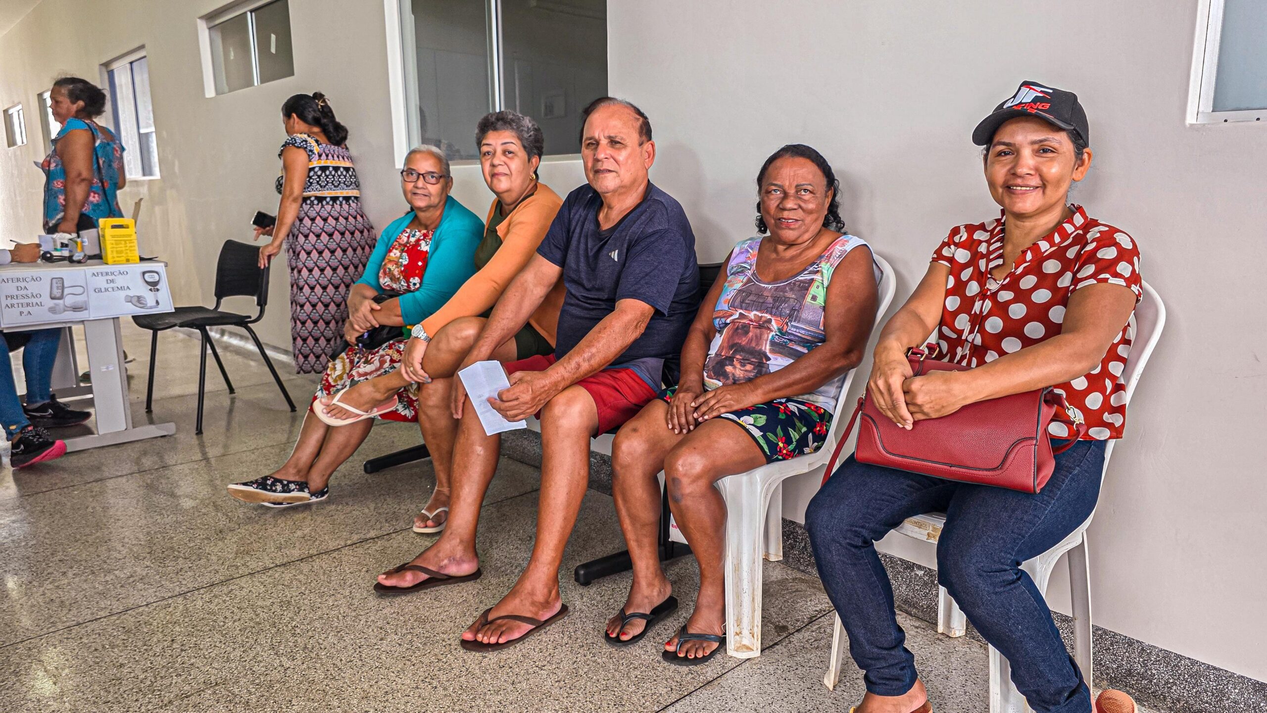 “Já estou chamando os vizinhos”: ação da Saúde reúne idosos no Santa Luzia